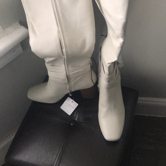 Liz Claiborne off whit high boots the knee gold hardware. NWT size 11M - Picture 2 of 7